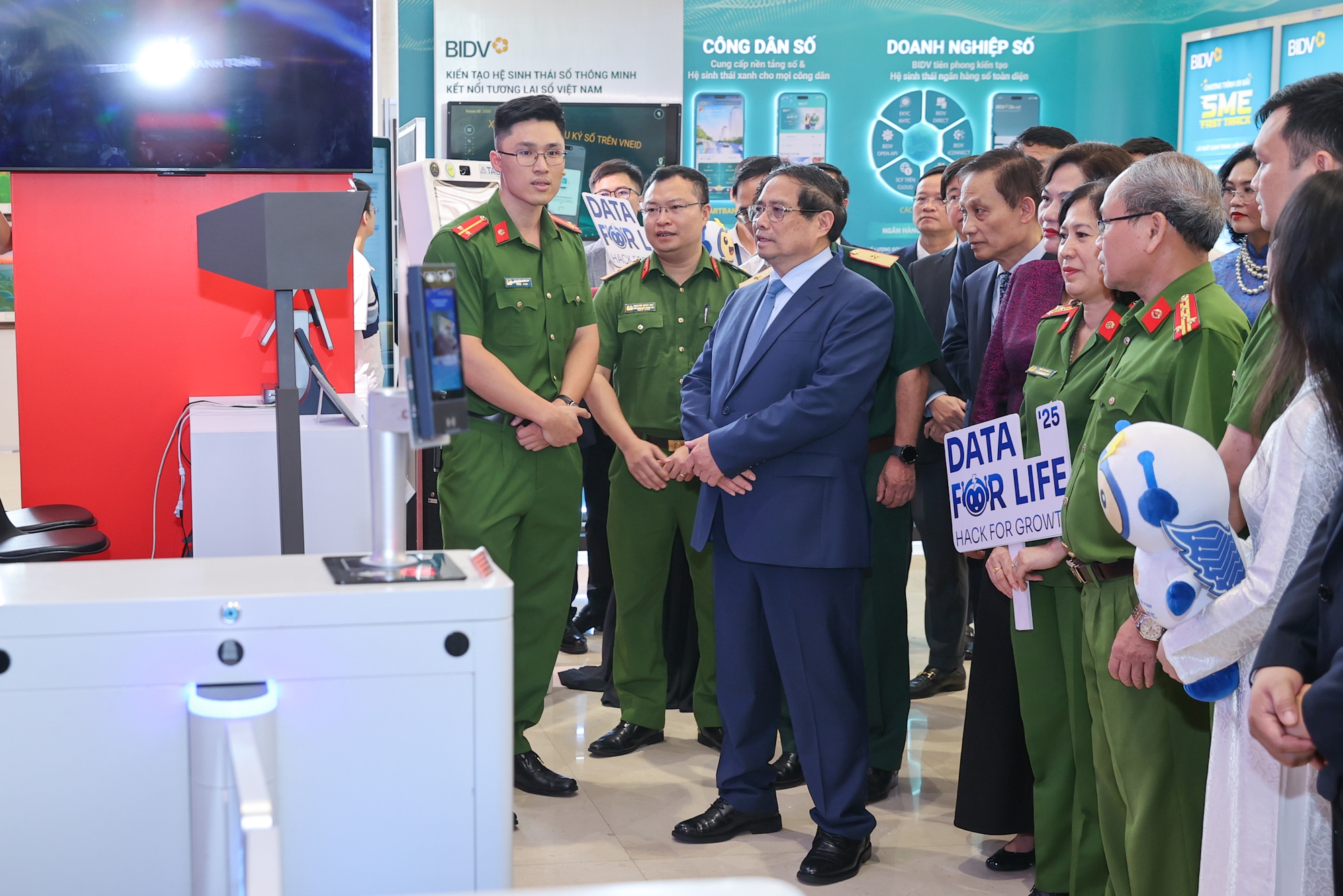 Thủ tướng: Triển khai Chương trình tín dụng 500.000 tỷ đồng với tinh thần "đã nói là làm"- Ảnh 3. Thủ tướng: Triển khai Chương trình tín dụng 500.000 tỷ đồng với tinh thần "đã nói là làm"- Ảnh 3.