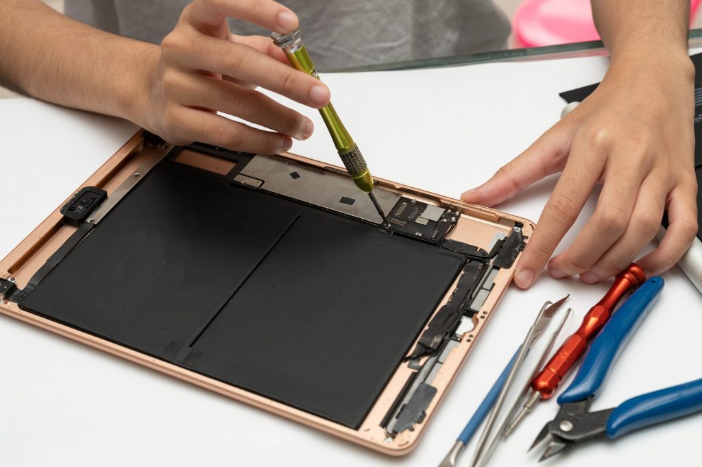 Apple hỗ trợ người dùng iPad tự sửa chữa thiết bị tại nhà- Ảnh 1. w88 apk hỗ trợ người dùng iPad tự sửa chữa thiết bị tại nhà- Ảnh 1.