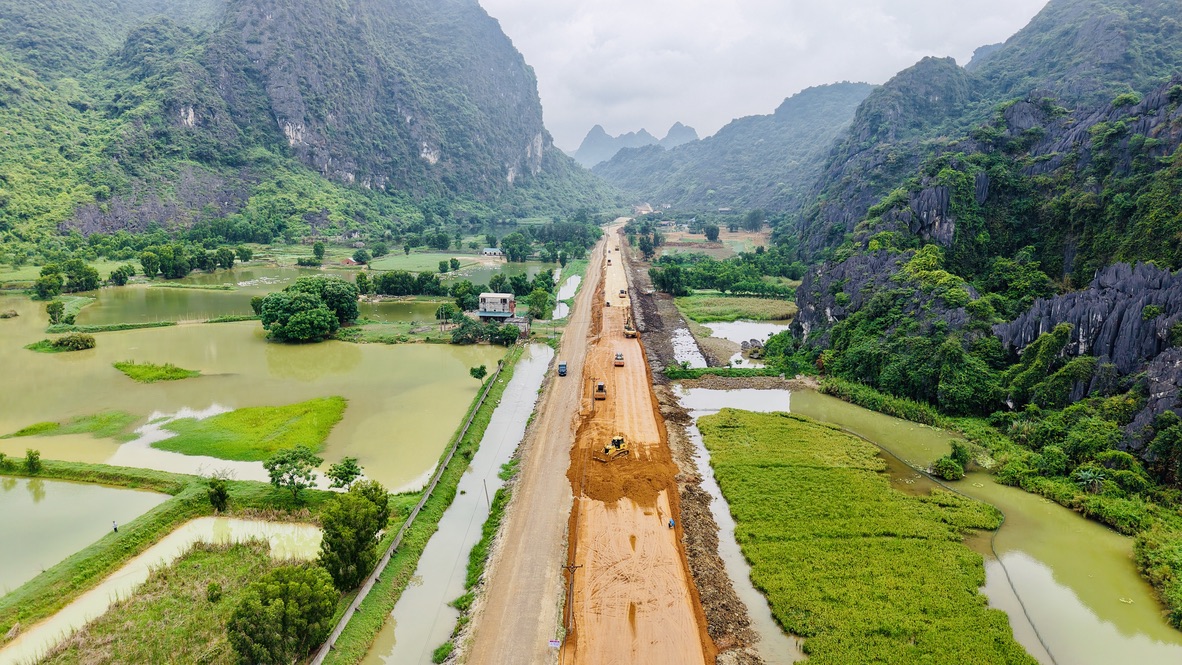 Cận cảnh đường nối Bái Đính - Ba Sao gần nghìn tỷ đồng- Ảnh 2. Cận cảnh đường nối Bái Đính - Ba Sao gần nghìn tỷ đồng- Ảnh 2.