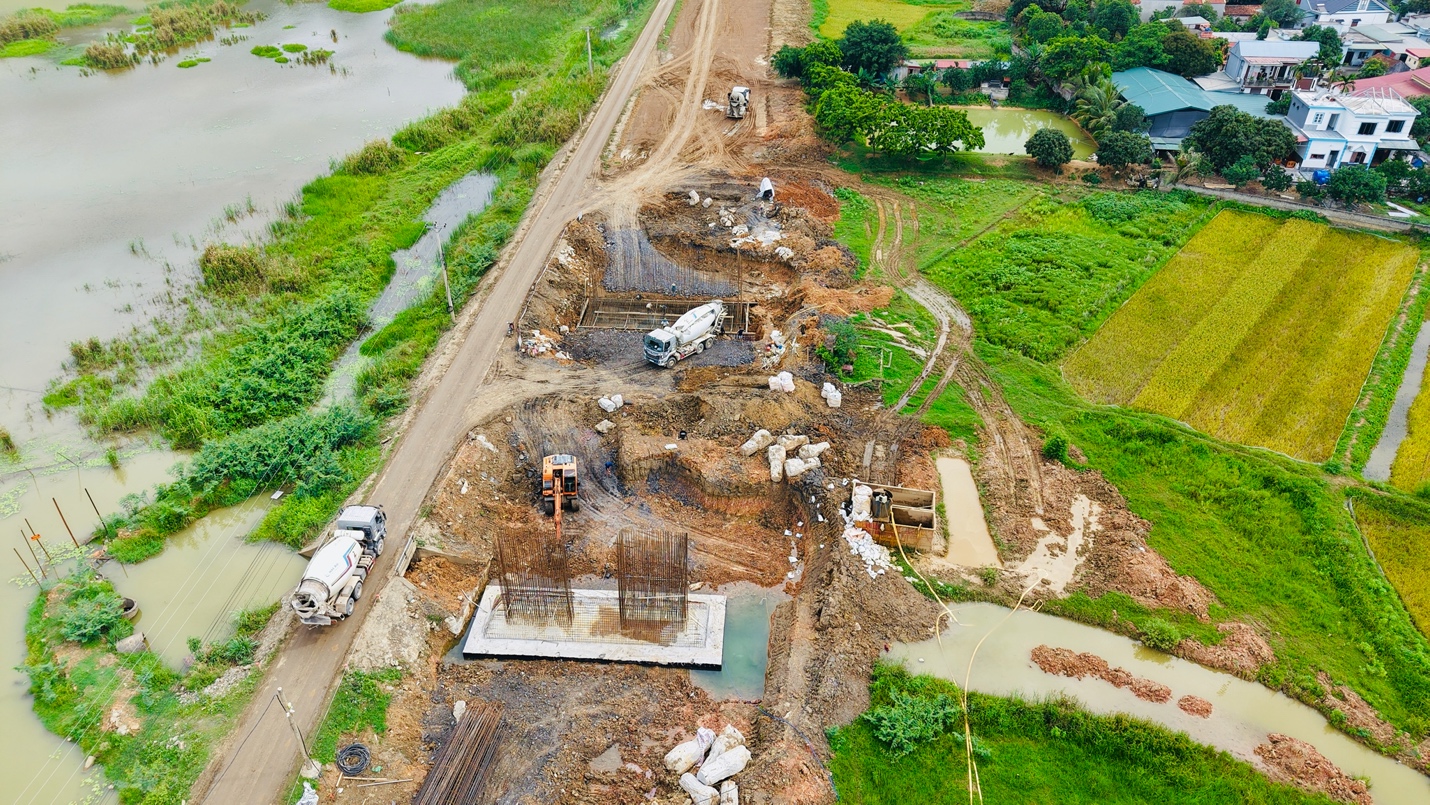 Cận cảnh đường nối Bái Đính - Ba Sao gần nghìn tỷ đồng- Ảnh 4. Cận cảnh đường nối Bái Đính - Ba Sao gần nghìn tỷ đồng- Ảnh 4.