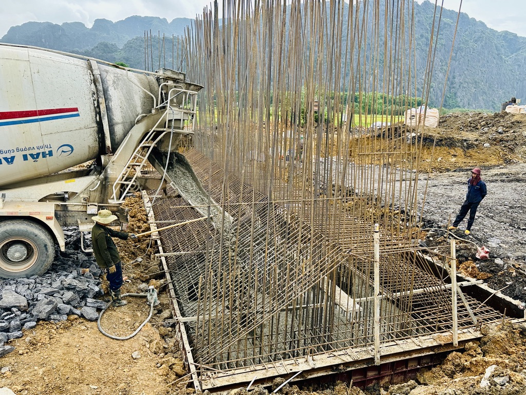 Cận cảnh đường nối Bái Đính - Ba Sao gần nghìn tỷ đồng- Ảnh 7. Cận cảnh đường nối Bái Đính - Ba Sao gần nghìn tỷ đồng- Ảnh 7.