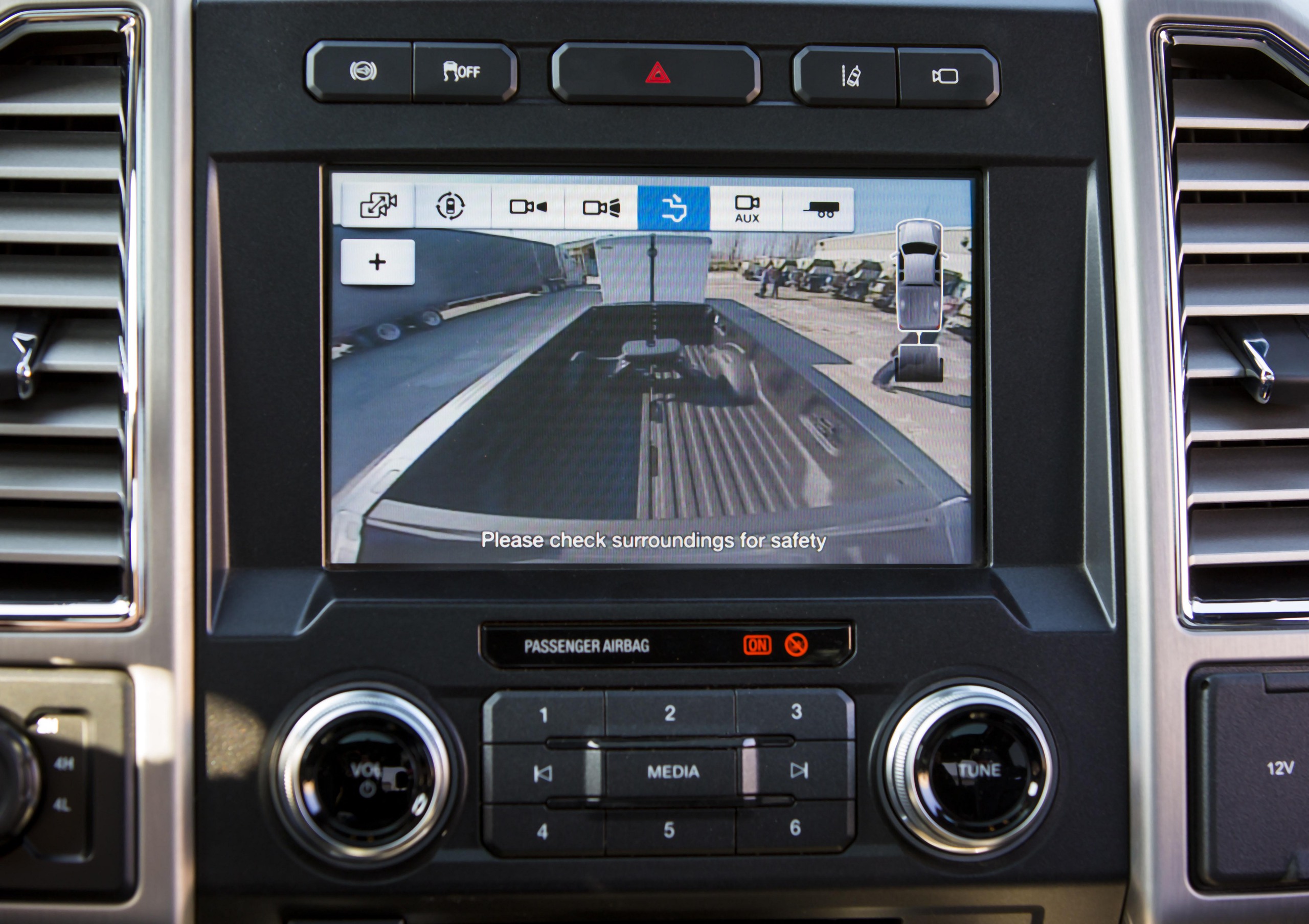 Ford triệu hồi 1 triệu xe tại Mỹ do lỗi camera lùi- Ảnh 1. Ford triệu hồi 1 triệu xe tại Mỹ do lỗi camera lùi- Ảnh 1.