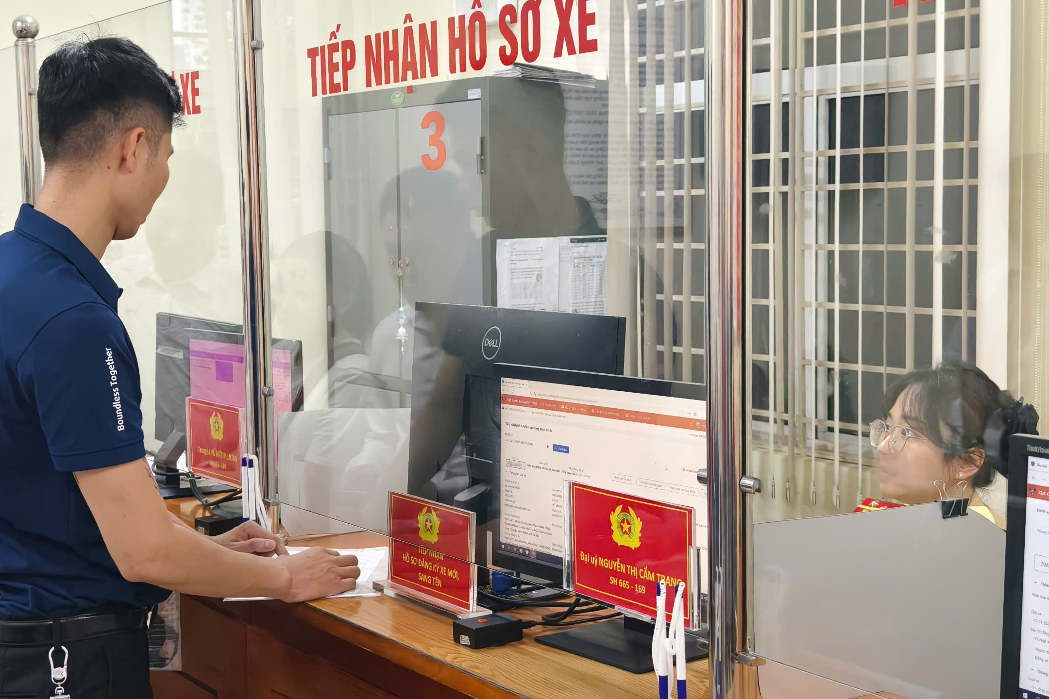 Hà Nội: Hết cảnh chen chúc đăng ký ô tô sau khi áp dụng bấm biển số online- Ảnh 7.