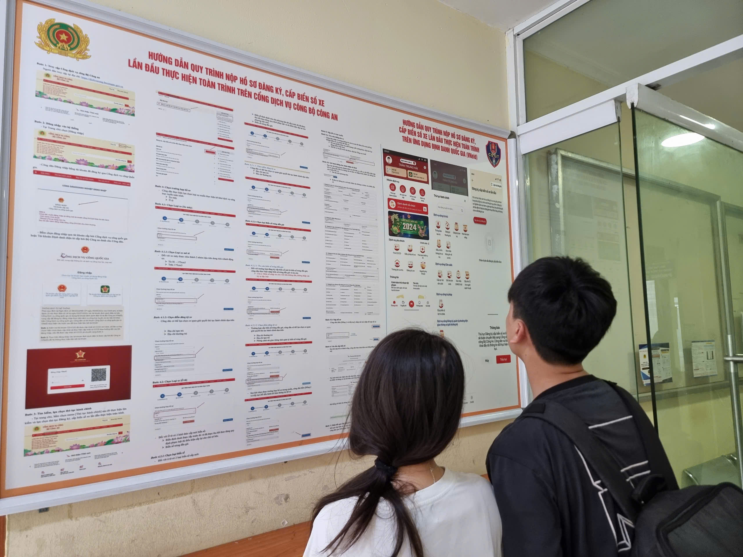 Hà Nội: Hết cảnh chen chúc đăng ký ô tô sau khi áp dụng bấm biển số online- Ảnh 2.