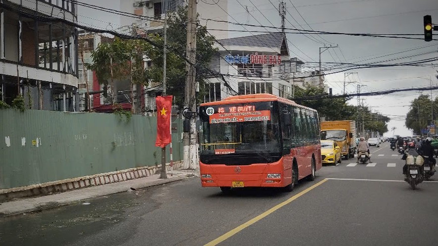 Khánh Hòa hỗ trợ tiền xăng xe cho cán bộ, công chức sau sáp nhập tỉnh- Ảnh 1.