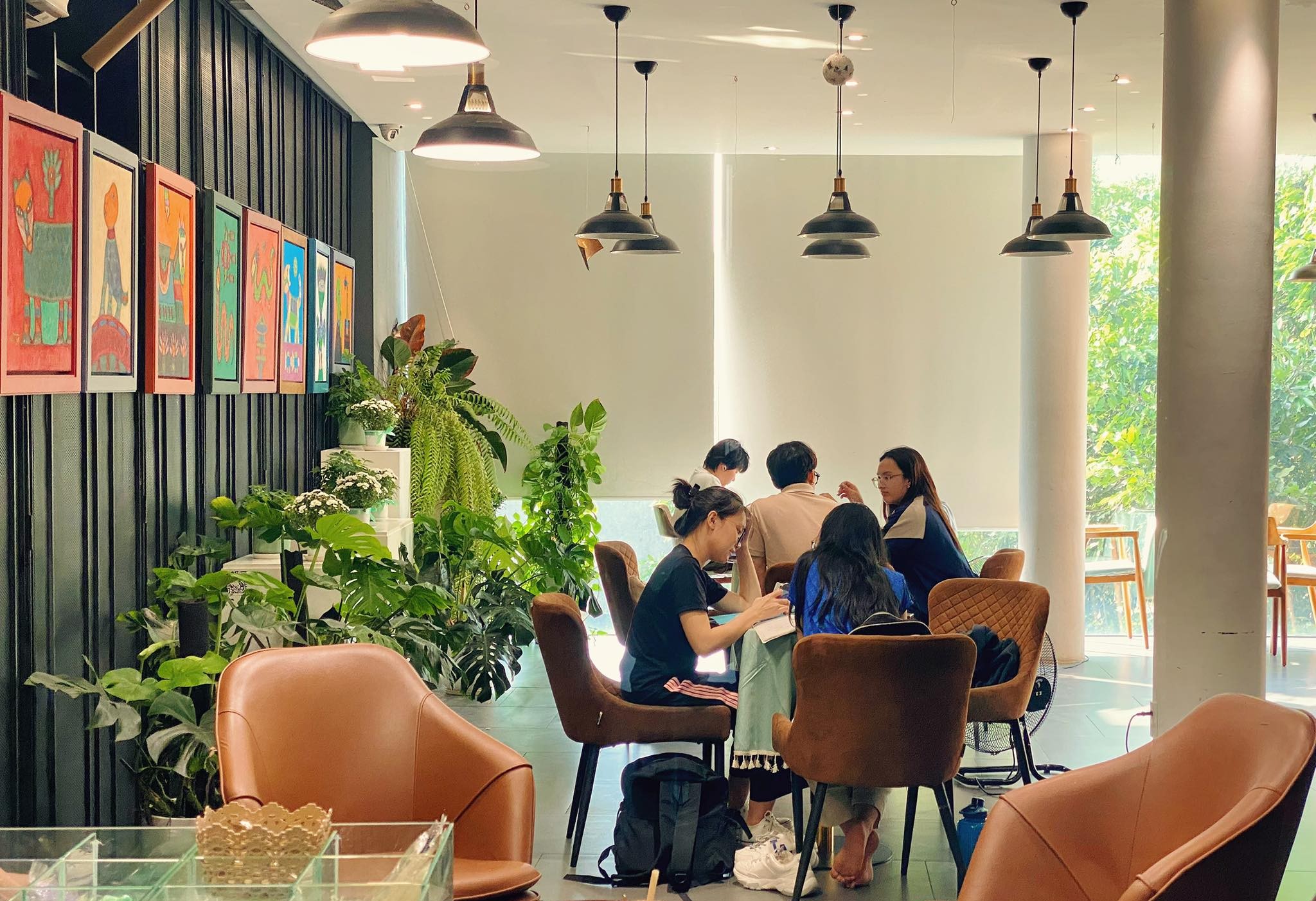 Cà phê gia sư: Có thể "đổi gió" nhưng không nên lạm dụng- Ảnh 2. Cà phê gia sư: Có thể "đổi gió" nhưng không nên lạm dụng- Ảnh 2.