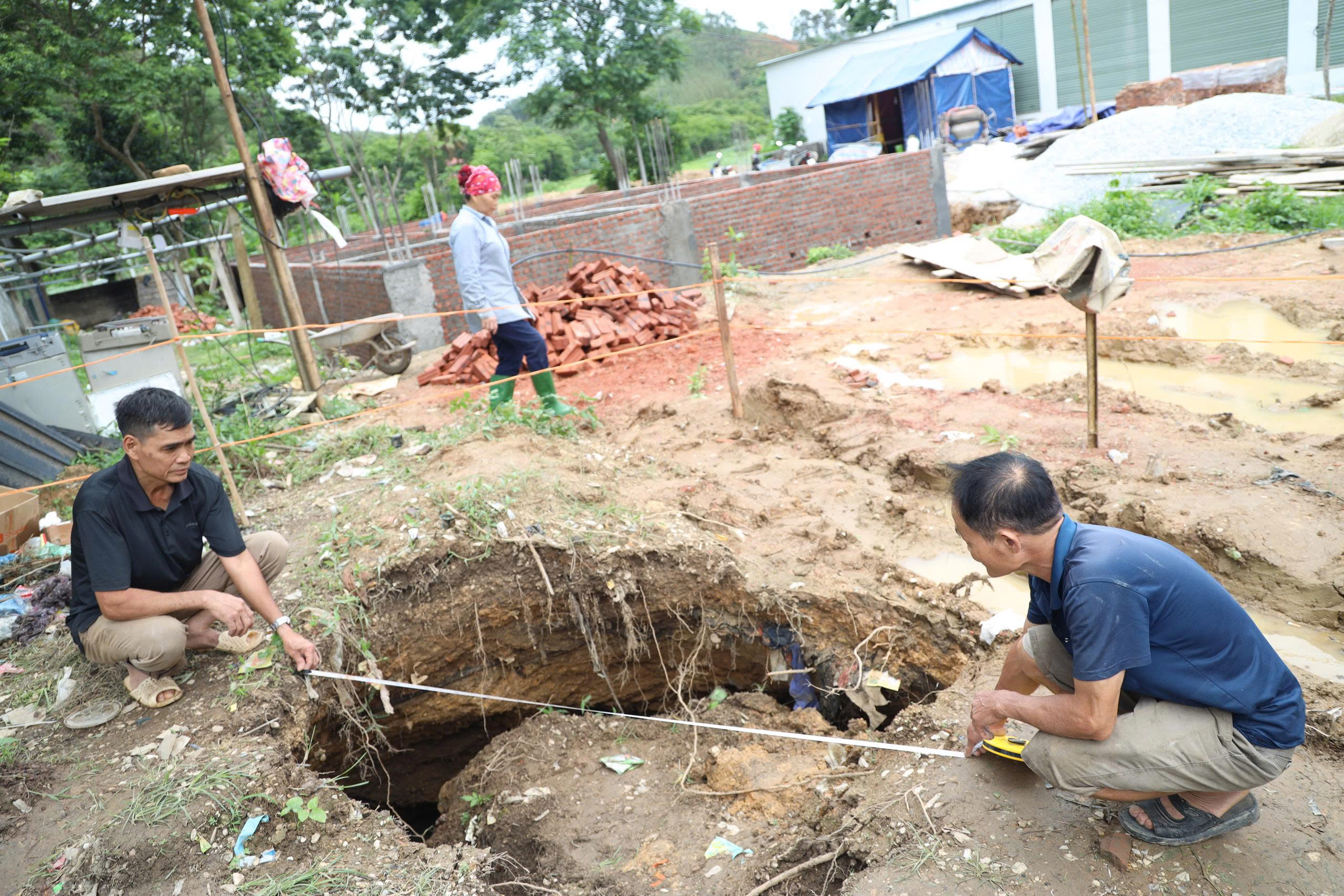 Xuất hiện hố "tử thần" tại Tuyên Quang- Ảnh 1. Xuất hiện hố "tử thần" tại Tuyên Quang- Ảnh 1.