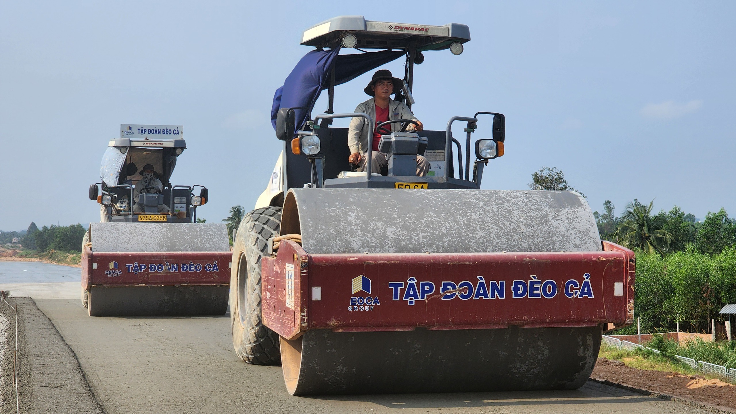 Nhà thầu dốc toàn lực hoàn thiện cao tốc Quảng Ngãi - Hoài Nhơn- Ảnh 6. Nhà thầu dốc toàn lực hoàn thiện cao tốc Quảng Ngãi - Hoài Nhơn- Ảnh 6.