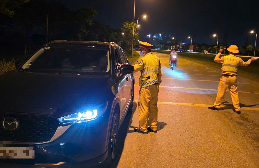 Ngăn ma men diễu phố, đảm bảo an toàn dịp nghỉ lễ 30/4- Ảnh 1. Ngăn ma men diễu phố, đảm bảo an toàn dịp nghỉ lễ 30/4- Ảnh 1.