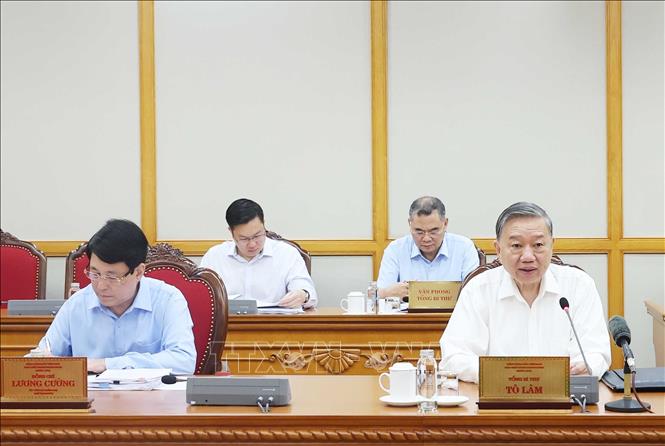 Tổng Bí thư chủ trì cuộc họp cho ý kiến tiến độ sắp xếp tổ chức bộ máy, đơn vị hành chính- Ảnh 1. Tổng Bí thư chủ trì cuộc họp cho ý kiến tiến độ sắp xếp tổ chức bộ máy, đơn vị hành chính- Ảnh 1.