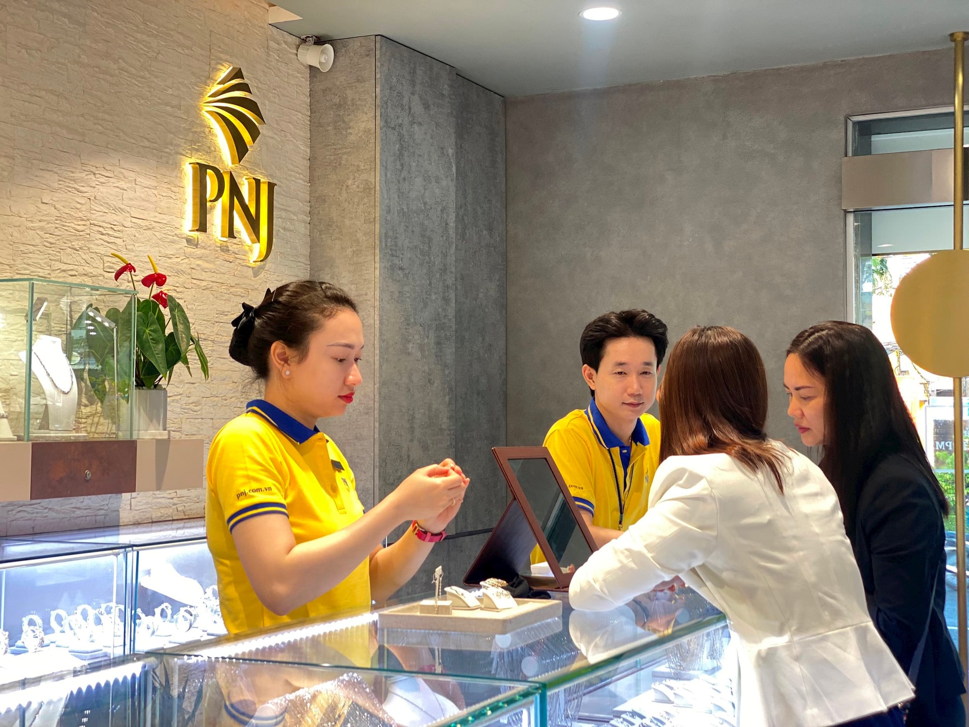 Loạt ông lớn SJC, Doji, PNJ, Bảo Tín Minh Châu, Eximbank vi phạm kinh doanh vàng- Ảnh 3. Loạt ông lớn SJC, Doji, PNJ, Bảo Tín Minh Châu, Eximbank vi phạm kinh doanh vàng- Ảnh 3.