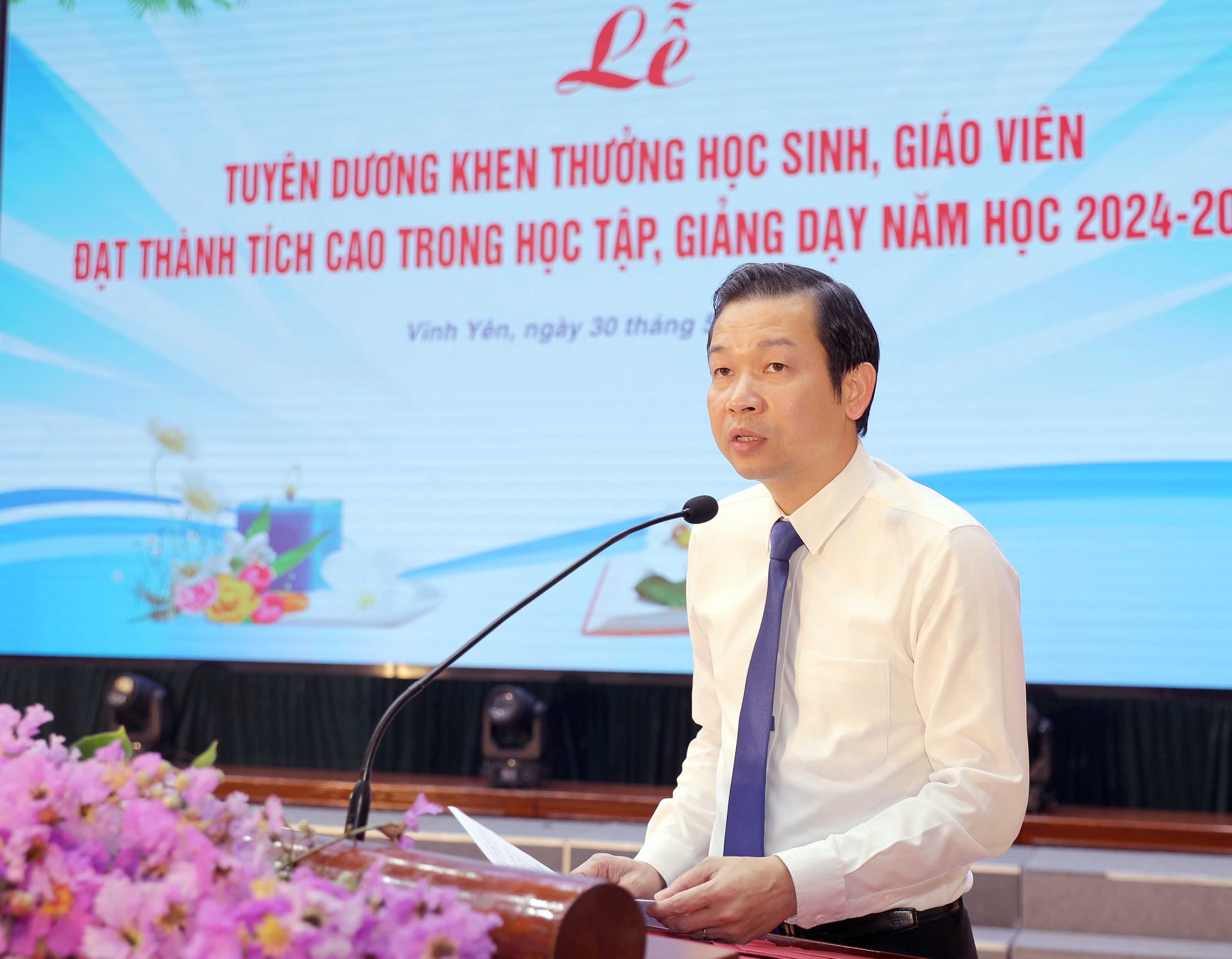 Vĩnh Yên: Tuyên dương, khen thưởng học sinh, giáo viên đạt thành tích năm học 2024-2025- Ảnh 2. Vĩnh Yên: Tuyên dương, khen thưởng học link vao w88 bong88, giáo viên đạt thành tích năm học 2024-2025- Ảnh 2.