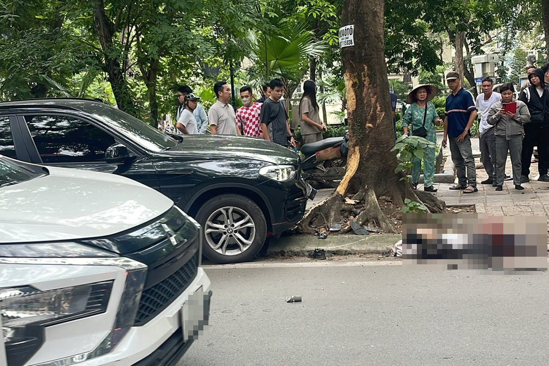 Hà Nội: Ô tô va chạm xe máy trên phố, nữ sinh bị đứt lìa một chân- Ảnh 2. Hà Nội: Ô tô va chạm xe máy trên phố, nữ sinh bị đứt lìa một chân- Ảnh 2.