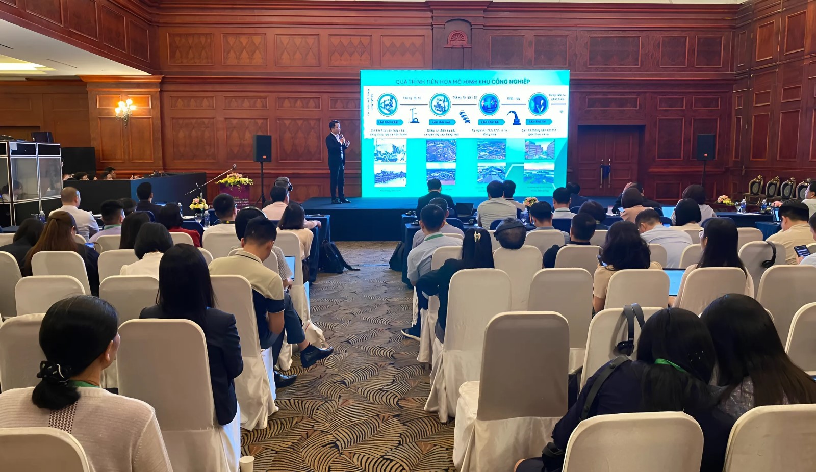 Toàn cảnh Hội thảo xây dựng khu công nghiệp sinh thái thông qua cộng sinh công nghiệp và giải pháp bền vững. Toàn cảnh Hội thảo xây dựng khu công nghiệp sinh thái thông qua cộng sinh công nghiệp và giải pháp bền vững.