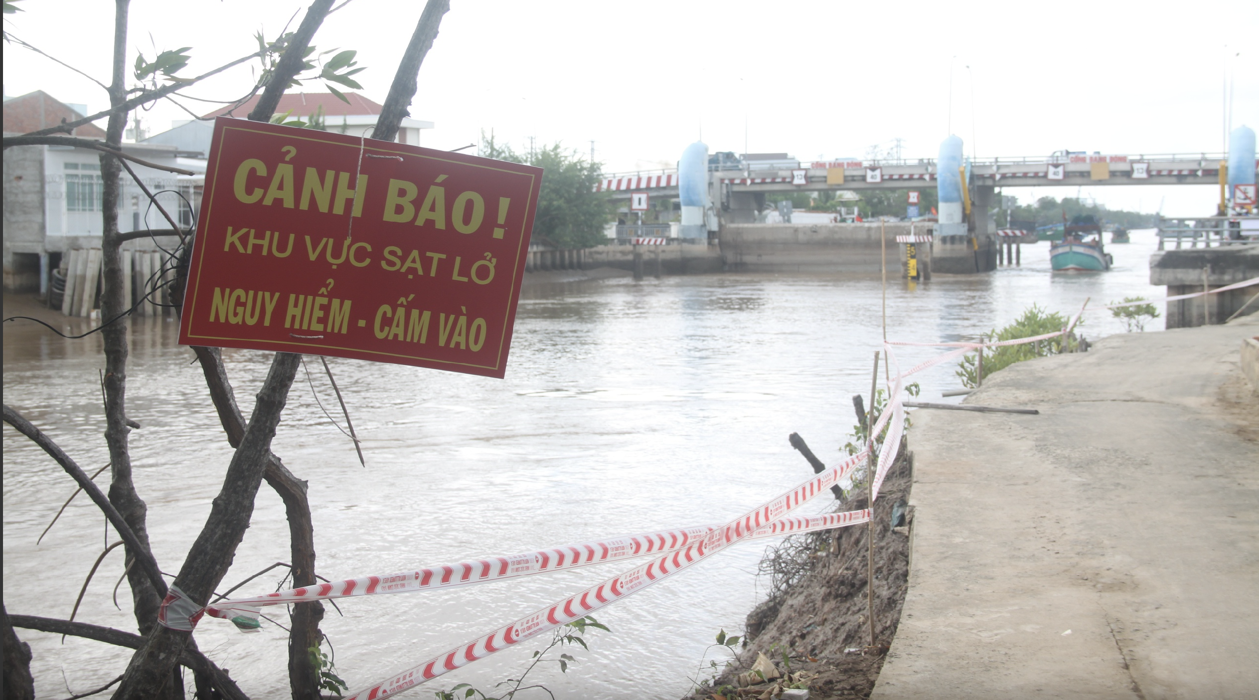 Bộ Xây dựng yêu cầu tập trung ứng phó nguy cơ mưa lớn, sạt lở đất- Ảnh 1.
