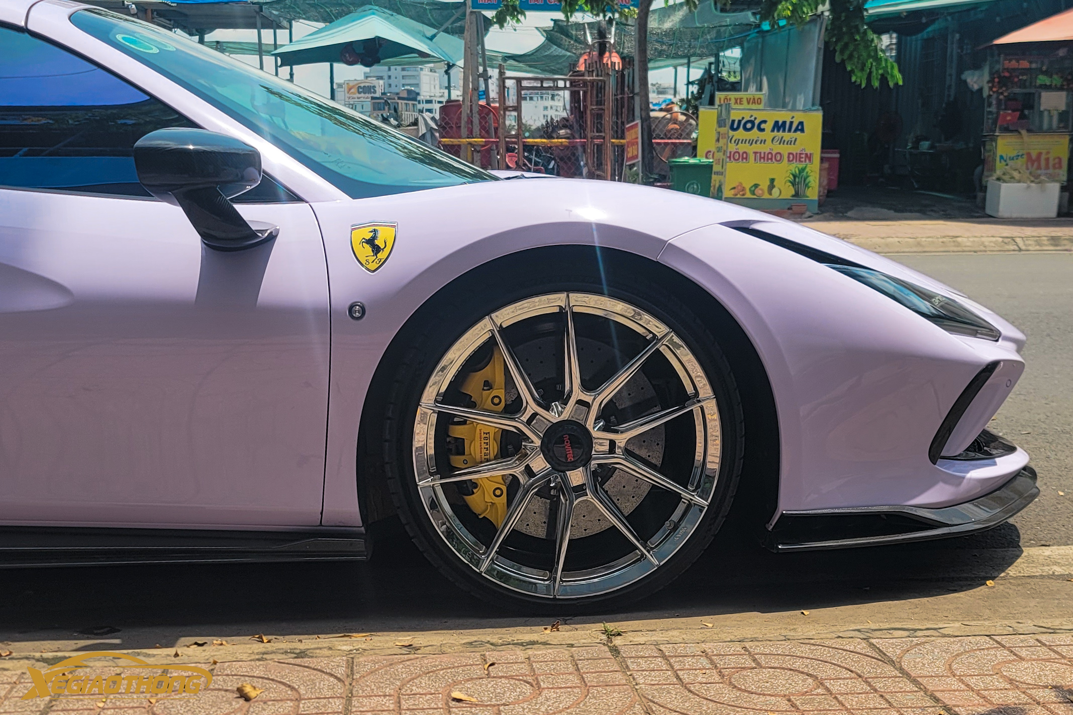 Cận cảnh siêu xe Ferrari F8 với gói độ độc tại Việt Nam- Ảnh 7. Cận cảnh siêu xe Ferrari F8 với gói độ độc tại Việt Nam- Ảnh 7.