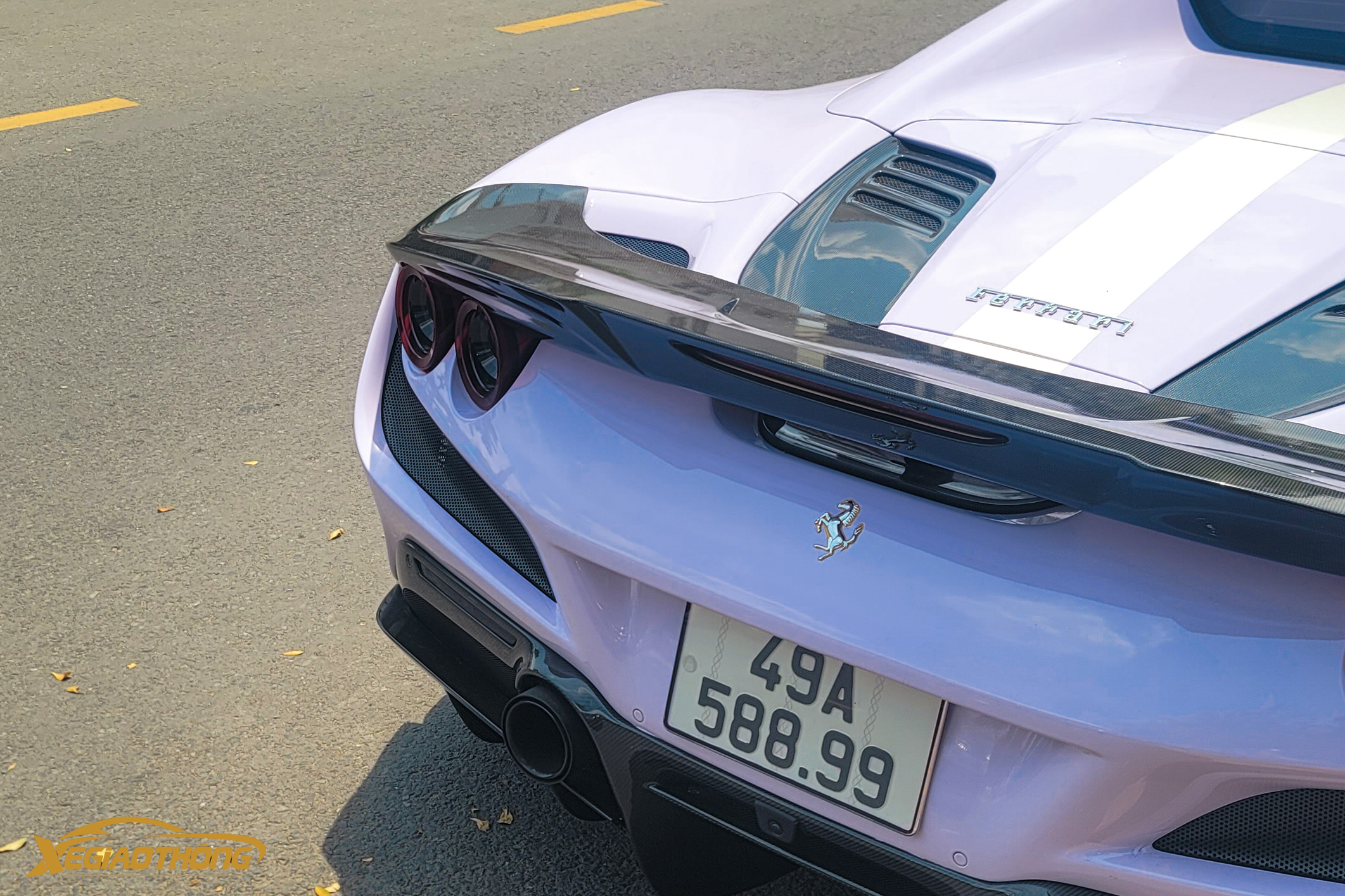 Cận cảnh siêu xe Ferrari F8 với gói độ độc tại Việt Nam- Ảnh 3. Cận cảnh siêu xe Ferrari F8 với gói độ độc tại Việt Nam- Ảnh 3.