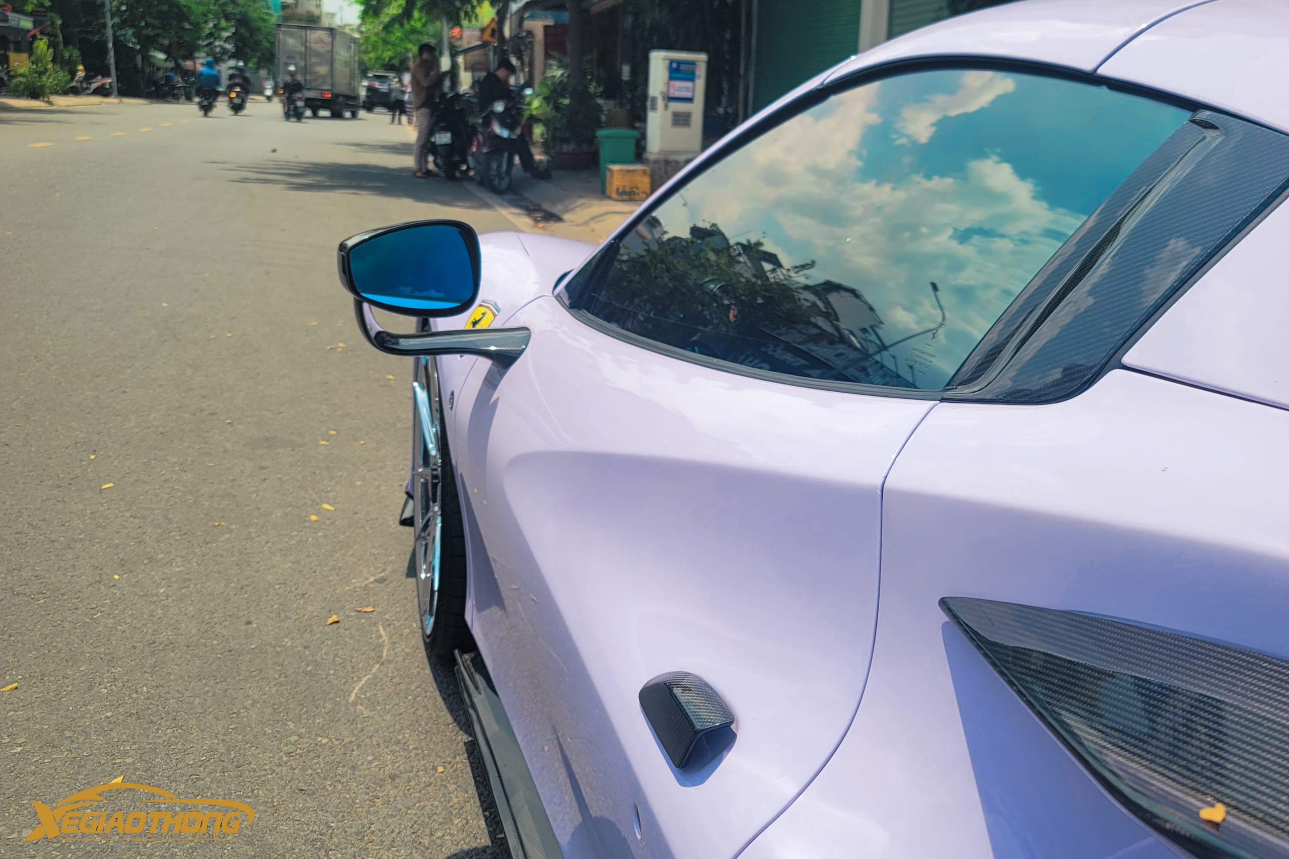 Cận cảnh siêu xe Ferrari F8 với gói độ độc tại Việt Nam- Ảnh 9. Cận cảnh siêu xe Ferrari F8 với gói độ độc tại Việt Nam- Ảnh 9.