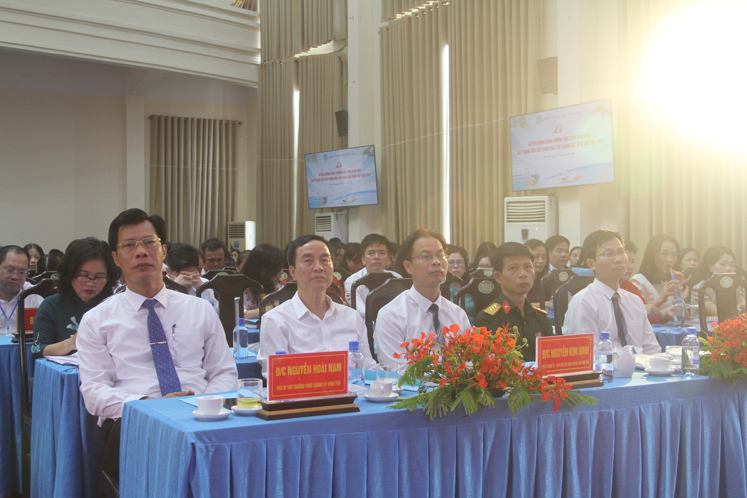 Vĩnh Yên: Tuyên dương, khen thưởng học sinh, giáo viên đạt thành tích năm học 2024-2025- Ảnh 4. Vĩnh Yên: Tuyên dương, khen thưởng học link vao w88 bong88, giáo viên đạt thành tích năm học 2024-2025- Ảnh 4.