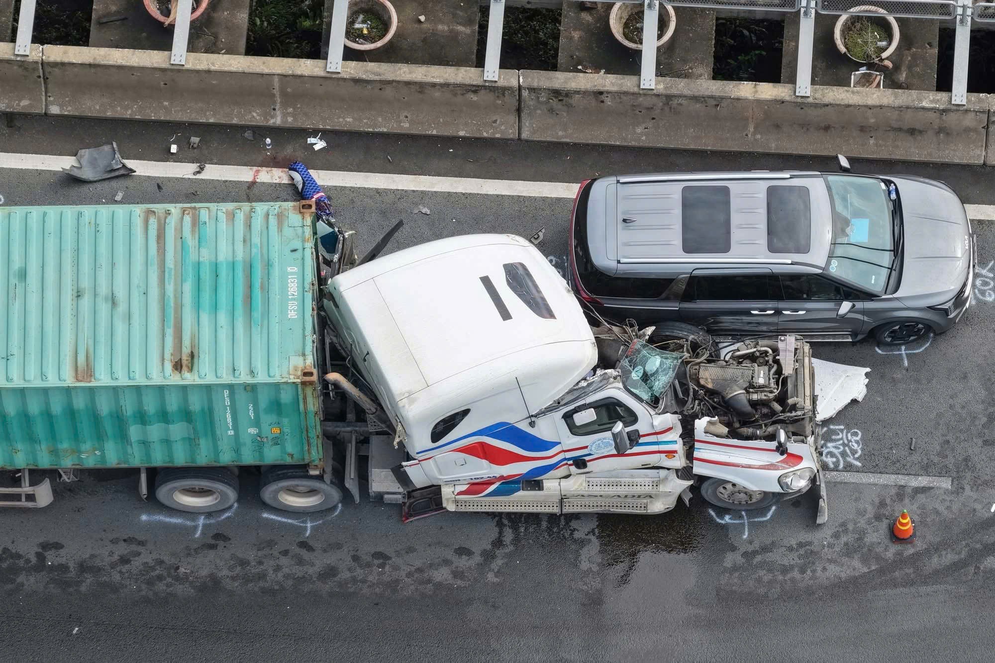 Tai nạn liên hoàn trên cao tốc TP.HCM - Long Thành - Dầu Giây, giao thông ùn ứ nhiều giờ- Ảnh 4.
