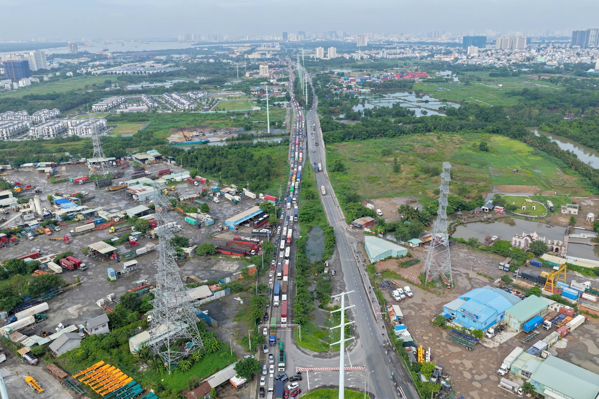Tai nạn liên hoàn trên cao tốc TP.HCM - Long Thành - Dầu Giây, giao thông ùn ứ nhiều giờ- Ảnh 7.