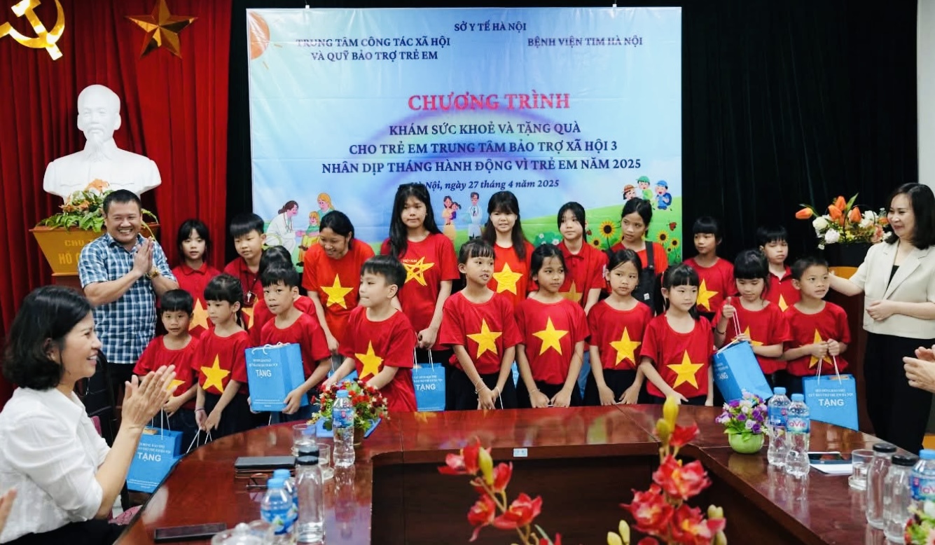 Ấm áp những vòng tay nhân ái chở che trẻ nghèo, mồ côi- Ảnh 2. Ấm áp những vòng tay nhân ái chở che trẻ nghèo, mồ côi- Ảnh 2.