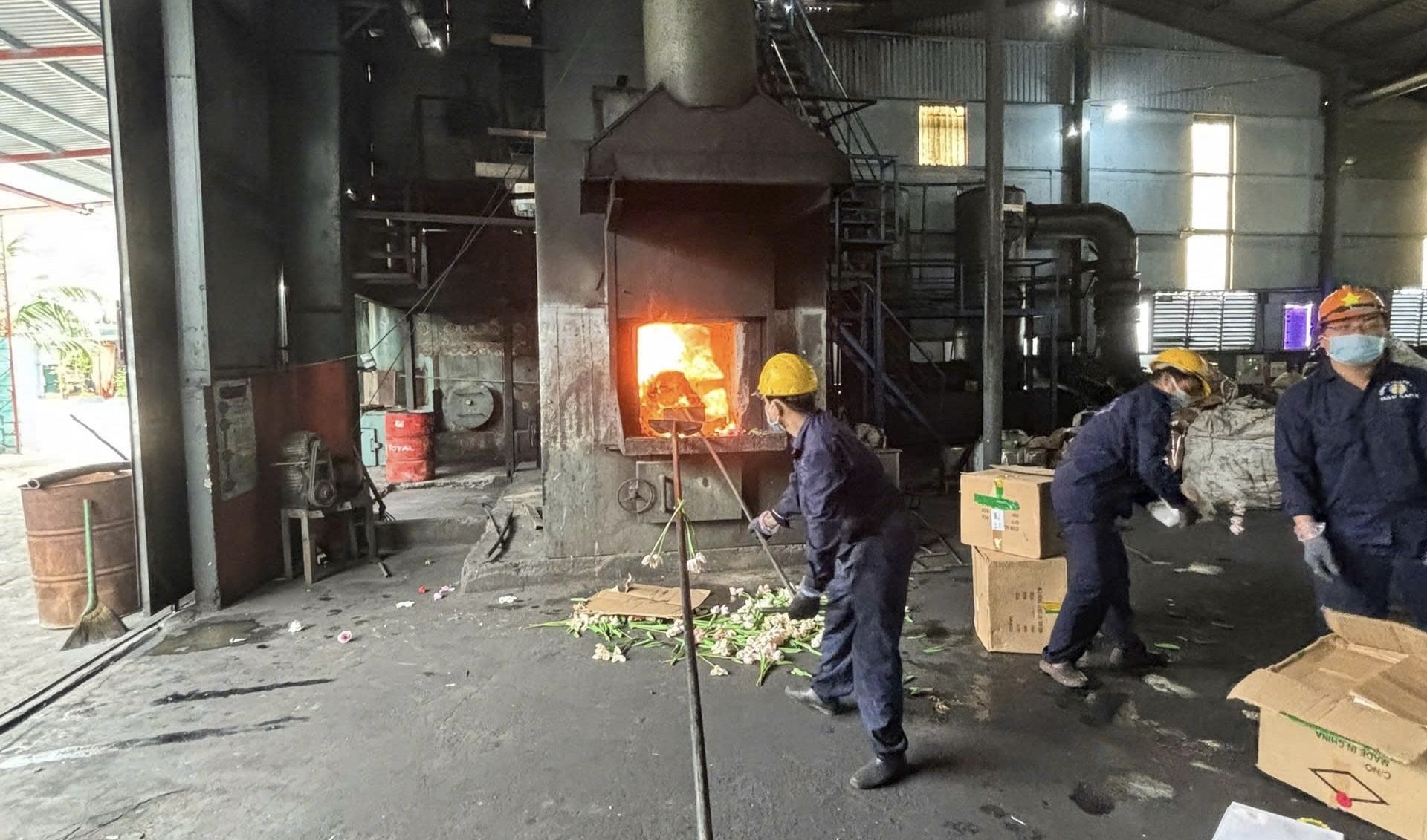 Đấu tranh chống buôn lậu, hàng giả: Xử lý một vụ, cảnh tỉnh cả vùng- Ảnh 2. Đấu tranh chống buôn lậu, hàng giả: Xử lý một vụ, cảnh tỉnh cả vùng- Ảnh 2.