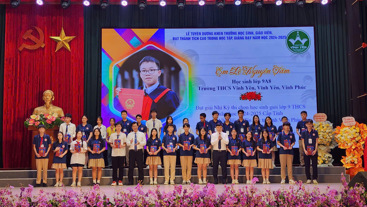 Vĩnh Yên: Tuyên dương, khen thưởng học sinh, giáo viên đạt thành tích năm học 2024-2025- Ảnh 8. Vĩnh Yên: Tuyên dương, khen thưởng học link vao w88 bong88, giáo viên đạt thành tích năm học 2024-2025- Ảnh 8.