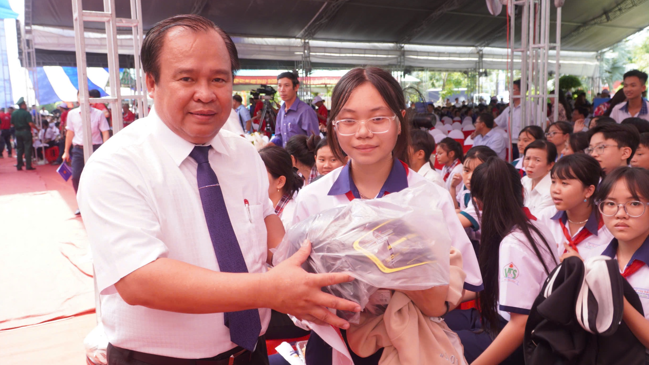 Sôi nổi hoạt động tuyên truyền ATGT học đường lần thứ III tại Cà Mau- Ảnh 2. Sôi nổi hoạt động tuyên truyền ATGT học đường lần thứ III tại Cà Mau- Ảnh 2.