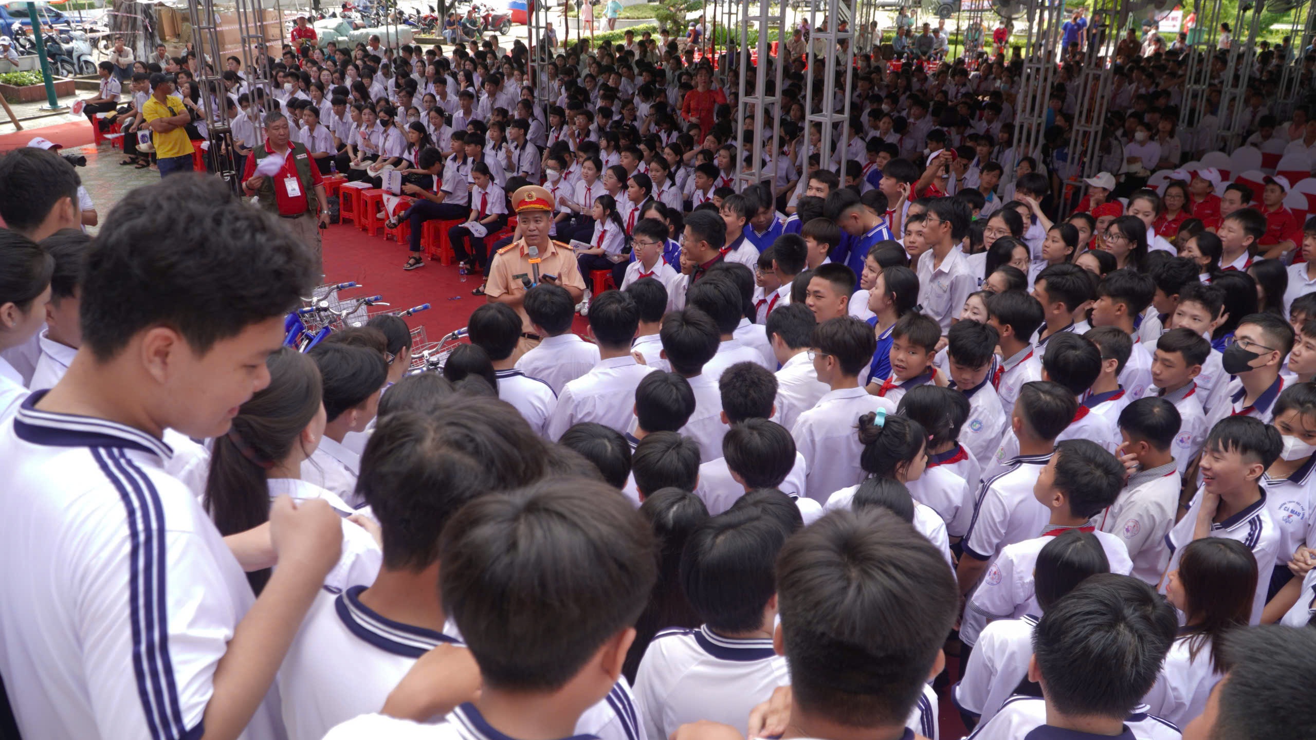 Sôi nổi hoạt động tuyên truyền ATGT học đường lần thứ III tại Cà Mau- Ảnh 3. Sôi nổi hoạt động tuyên truyền ATGT học đường lần thứ III tại Cà Mau- Ảnh 3.