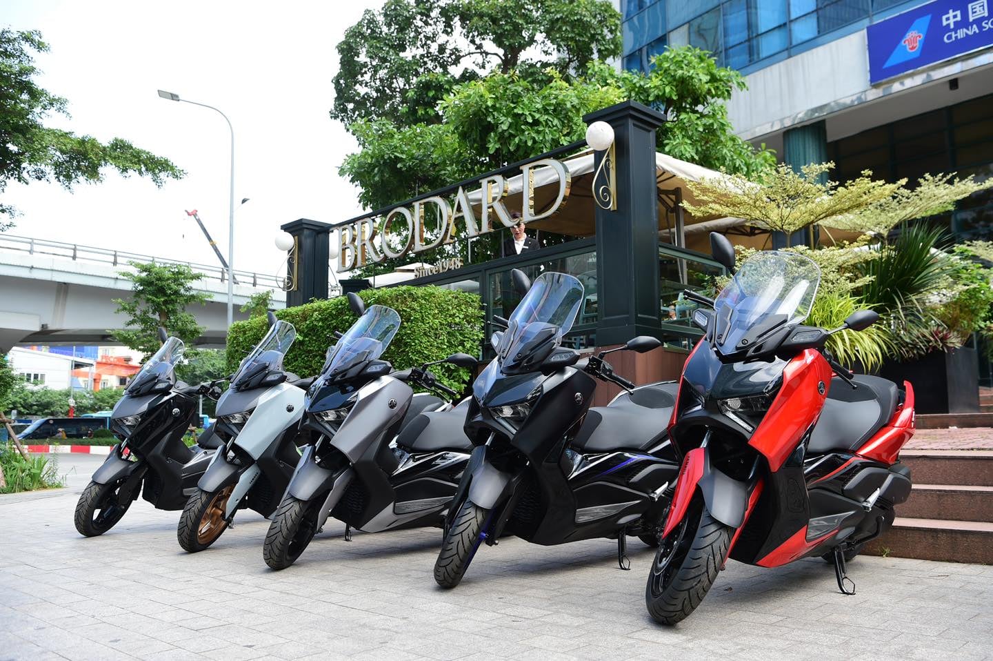 Yamaha XMAX 300 ra mắt Việt Nam, giá 140 triệu đồng- Ảnh 1. Yamaha XMAX 300 ra mắt Việt Nam, giá 140 triệu đồng- Ảnh 1.