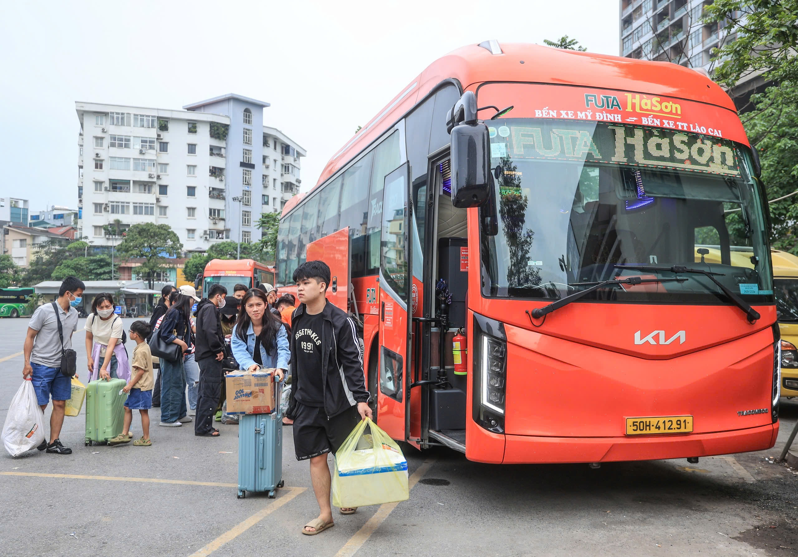 Hà Nội: Gần 5,5 triệu lượt hành khách đi lại dịp lễ 30/4- Ảnh 1. Hà Nội: Gần 5,5 triệu lượt hành khách đi lại dịp lễ 30/4- Ảnh 1.