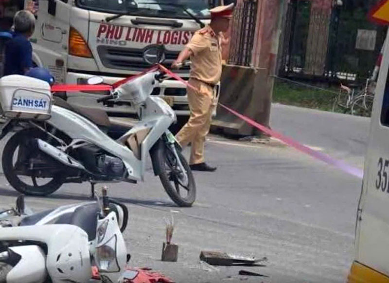 Hiện trường vụ TNGT khiến hai bà cháu tử vong. Hiện trường vụ TNGT khiến hai bà cháu tử vong.