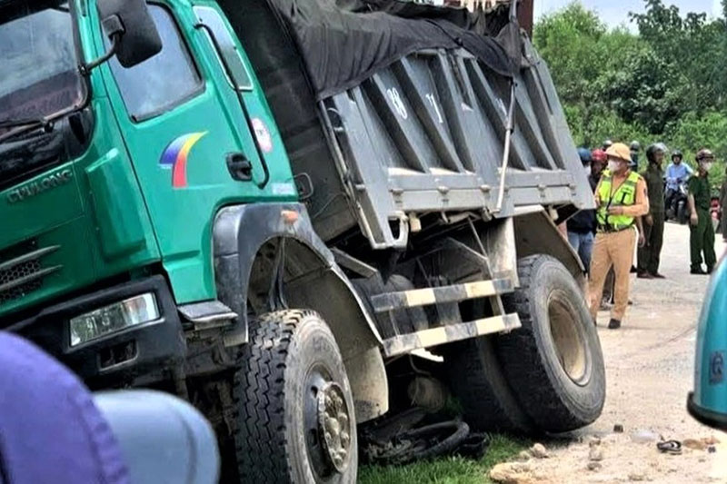 Hiện trường vụ tai nạn khiến 2 học sinh thương vong. Hiện trường vụ tai nạn khiến 2 học sinh thương vong.