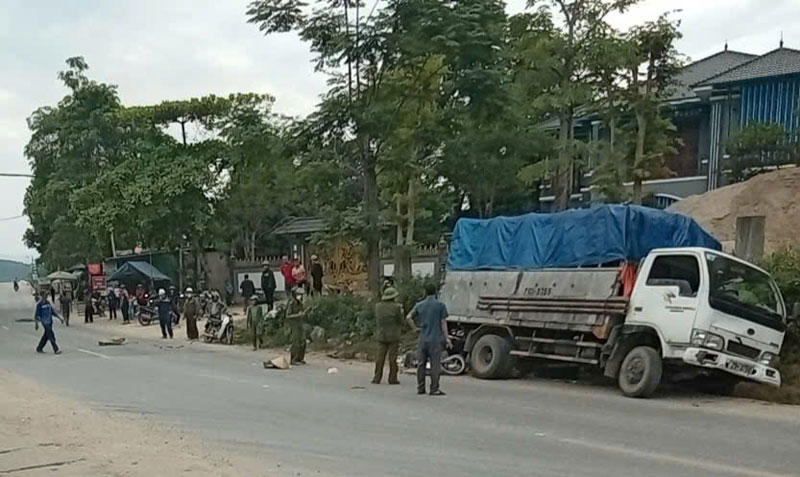 Hiện trường vụ tai nạn khiến hai người thương vong. Hiện trường vụ tai nạn khiến hai người thương vong.