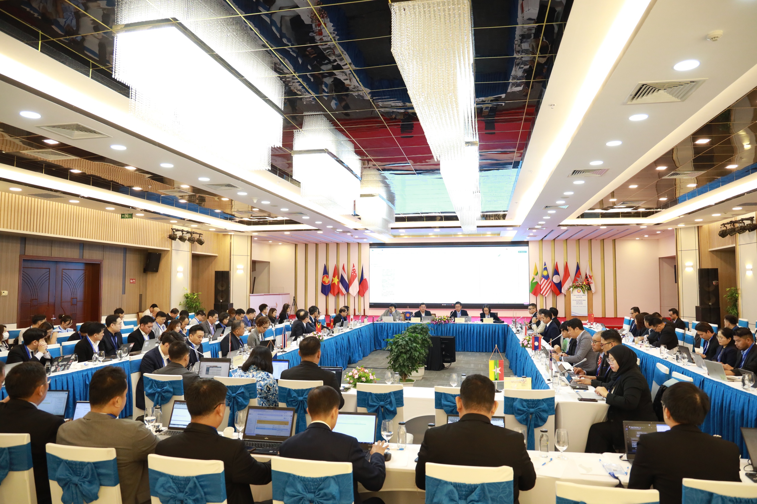 ASEAN bàn giải pháp cắt giảm thủ tục thử nghiệm ô tô nhập khẩu nội khối- Ảnh 1. ASEAN bàn giải pháp cắt giảm thủ tục thử nghiệm ô tô nhập khẩu nội khối- Ảnh 1.