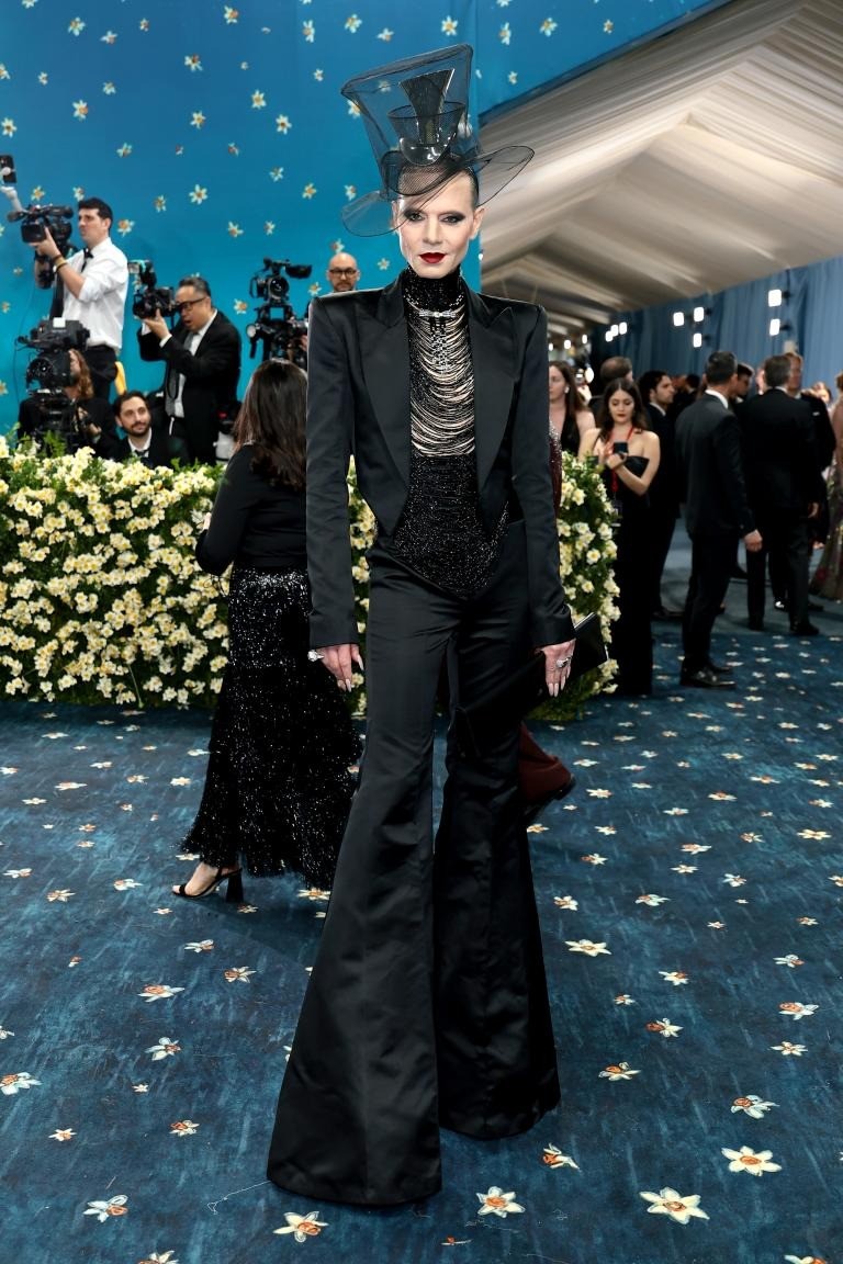 Lisa (BlackPink) diện bodysuit dáng nội y trên thảm đỏ Met Gala 2025- Ảnh 6. Lisa (BlackPink) diện bodysuit dáng nội y trên thảm đỏ Met Gala 2025- Ảnh 6.