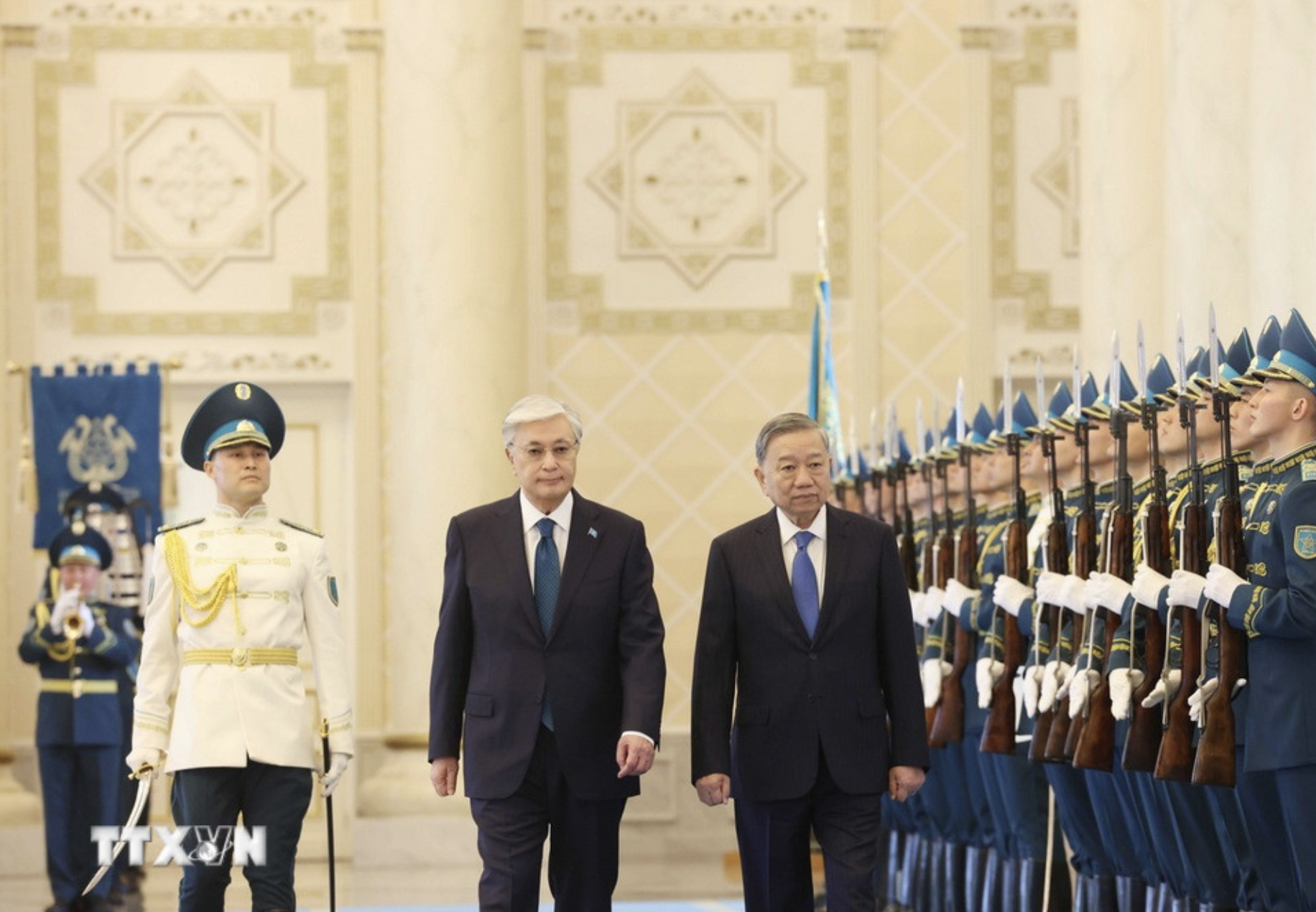 Kazakhstan tổ chức lễ đón trọng thể Tổng Bí thư Tô Lâm và Phu nhân- Ảnh 7. Kazakhstan tổ chức lễ đón trọng thể Tổng Bí thư Tô Lâm và Phu nhân- Ảnh 7.