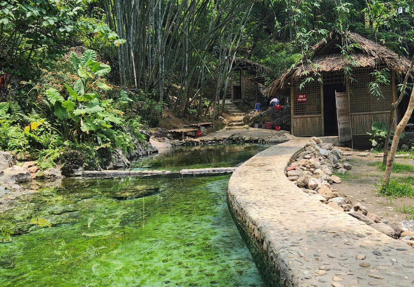 Cảnh hoang sơ tại suối nước nóng hút khách du lịch ở Sơn La- Ảnh 2. Cảnh hoang sơ tại suối nước nóng hút khách du lịch ở Sơn La- Ảnh 2.
