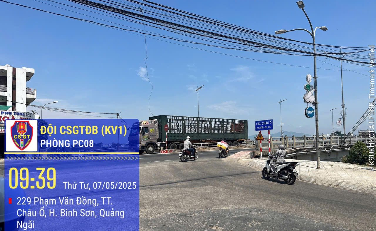 Lắp thêm đèn tín hiệu, biển báo tại các vị trí giao cắt trên QL1 qua Quảng Ngãi- Ảnh 1. Lắp thêm đèn tín hiệu, biển báo tại các vị trí giao cắt trên QL1 qua Quảng Ngãi- Ảnh 1.
