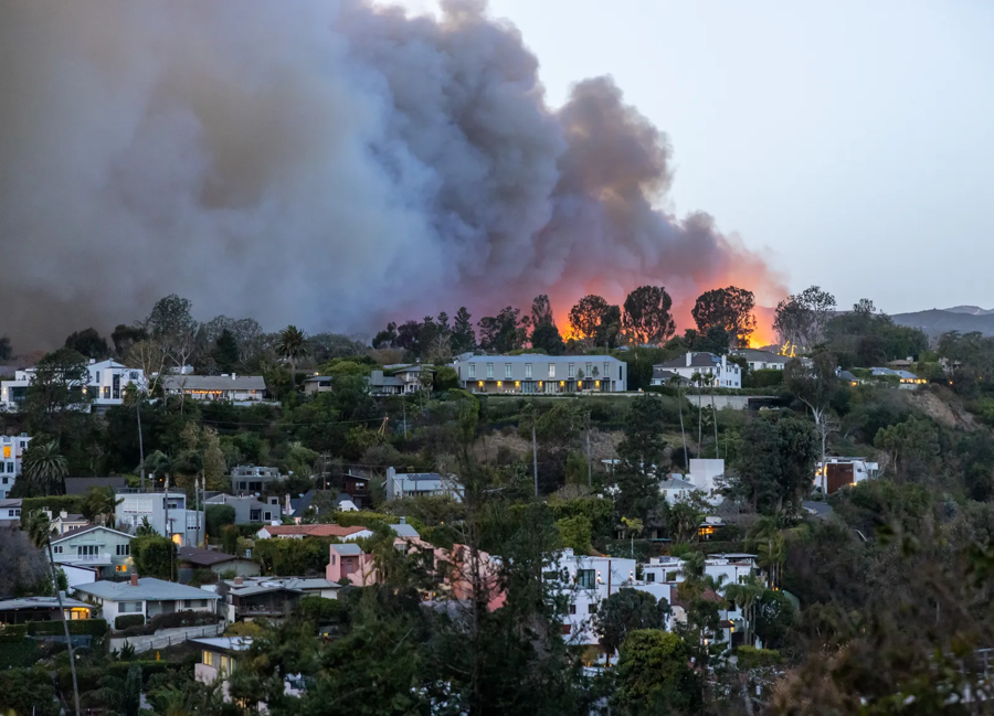 Hollywood lên tiếng về việc Tổng thống Donald Trump tuyên bố áp thuế 100%- Ảnh 3. Hollywood lên tiếng về việc Tổng thống Donald Trump tuyên bố áp thuế 100%- Ảnh 3.