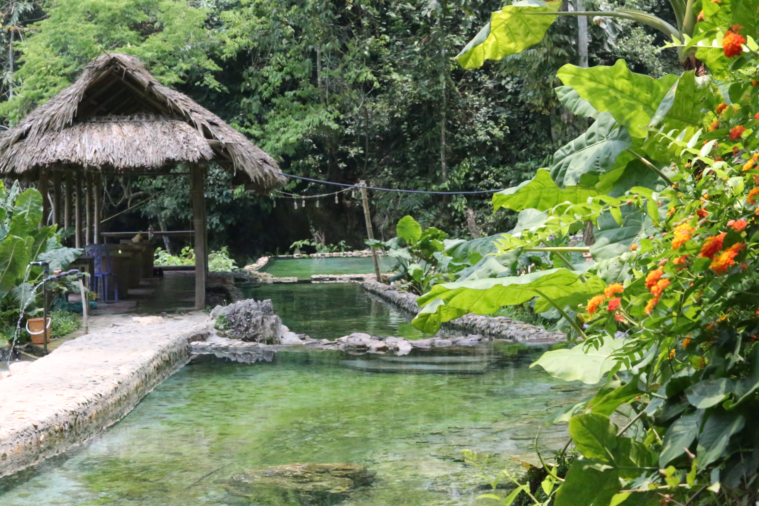 Cảnh hoang sơ tại suối nước nóng hút khách du lịch ở Sơn La- Ảnh 1. Cảnh hoang sơ tại suối nước nóng hút khách du lịch ở Sơn La- Ảnh 1.