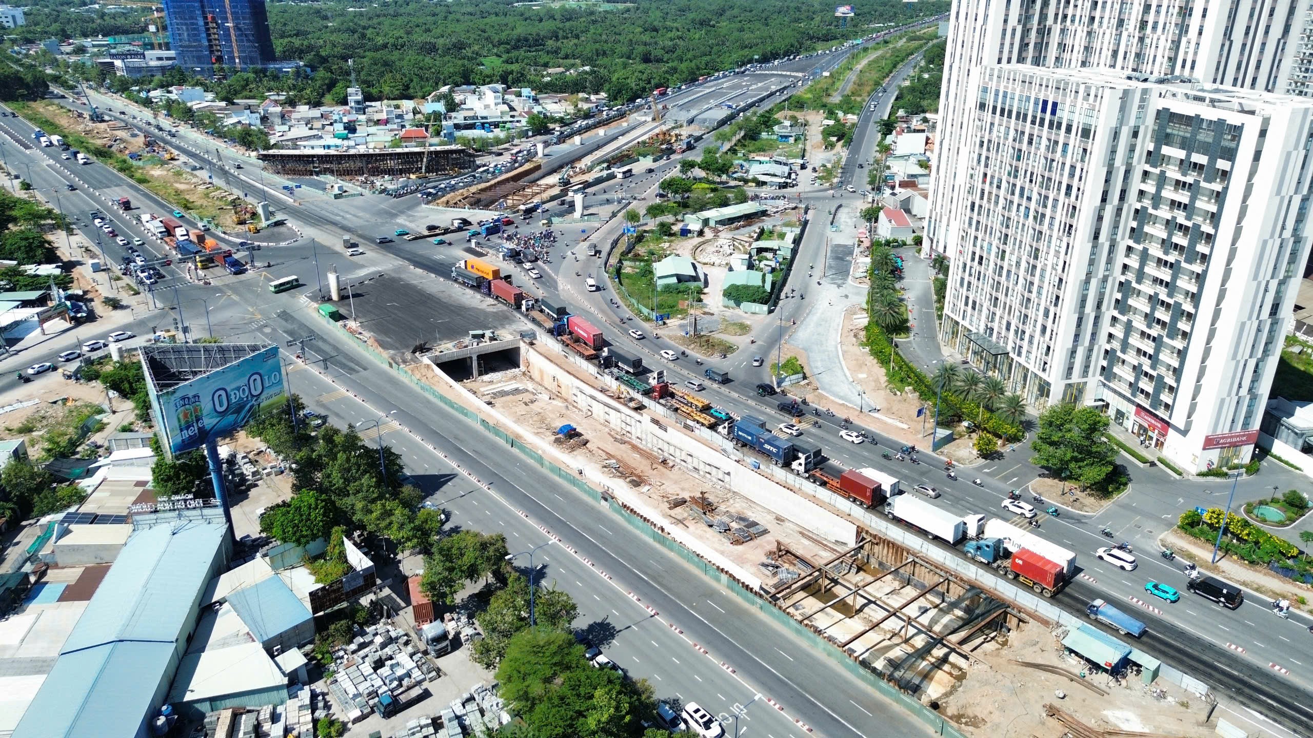 Tiếp tục lùi thời gian thông xe hầm chui tại nút giao An Phú đến cuối tháng 6/2025- Ảnh 3. Tiếp tục lùi thời gian thông xe hầm chui tại nút giao An Phú đến cuối tháng 6/2025- Ảnh 3.