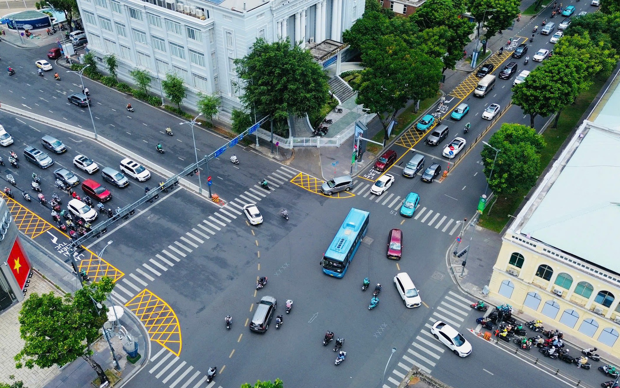 TP.HCM kẻ thêm vạch mắt võng ở giao lộ Lê Duẩn - Tôn Đức Thắng