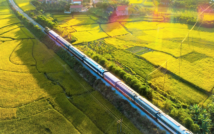 Chạy thêm nhiều tàu tuyến Bắc - Nam dịp hè, giảm giá vé hấp dẫn