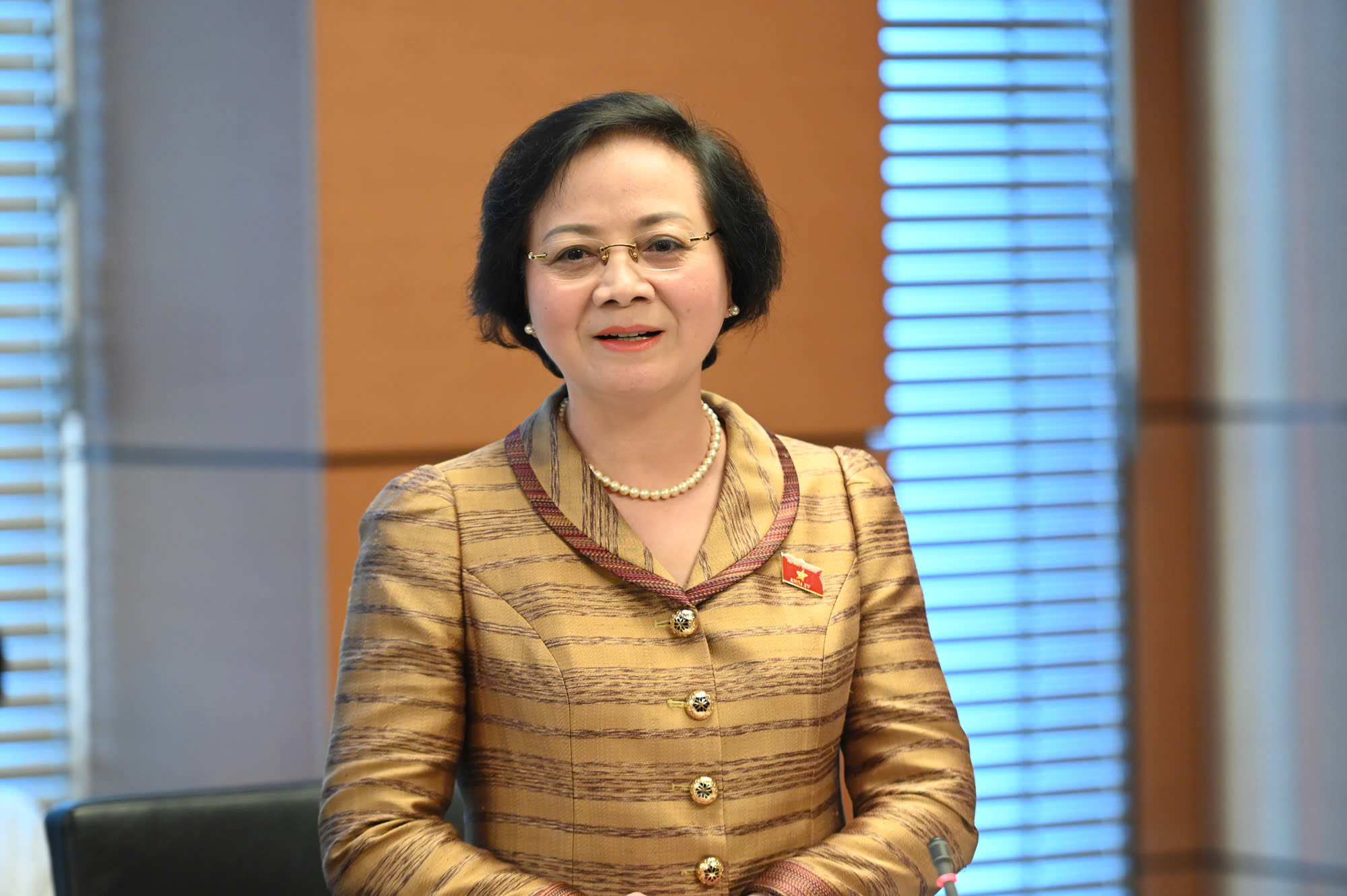 Bộ trưởng Nội vụ lý giải không bỏ ngạch công chức- Ảnh 1. Bộ trưởng Nội vụ lý giải không bỏ ngạch công chức- Ảnh 1.