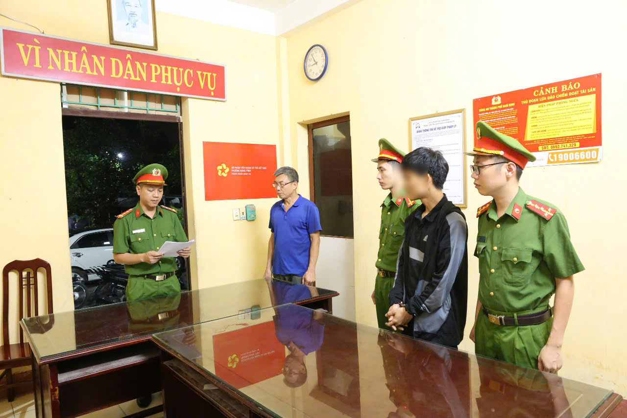 Nam Định: Tạm giữ người đàn ông hành hung điều dưỡng viên khi đang cấp cứu bệnh nhân- Ảnh 1. Nam Định: Tạm giữ người đàn ông hành hung điều dưỡng viên khi đang cấp cứu bệnh nhân- Ảnh 1.