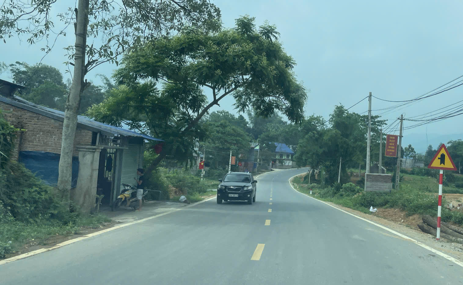 Gần cán đích, tuyến đường 300 tỷ nối vùng An toàn khu Thái Nguyên hiện thi công ra sao?- Ảnh 4. Gần cán đích, tuyến đường 300 tỷ nối vùng An toàn khu Thái Nguyên hiện thi công ra sao?- Ảnh 4.
