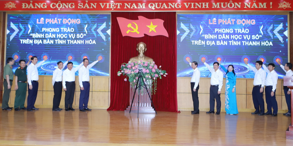 Thanh Hóa phát động phong trào "Bình dân học vụ số"- Ảnh 1. Thanh Hóa phát động phong trào "Bình dân học vụ số"- Ảnh 1.