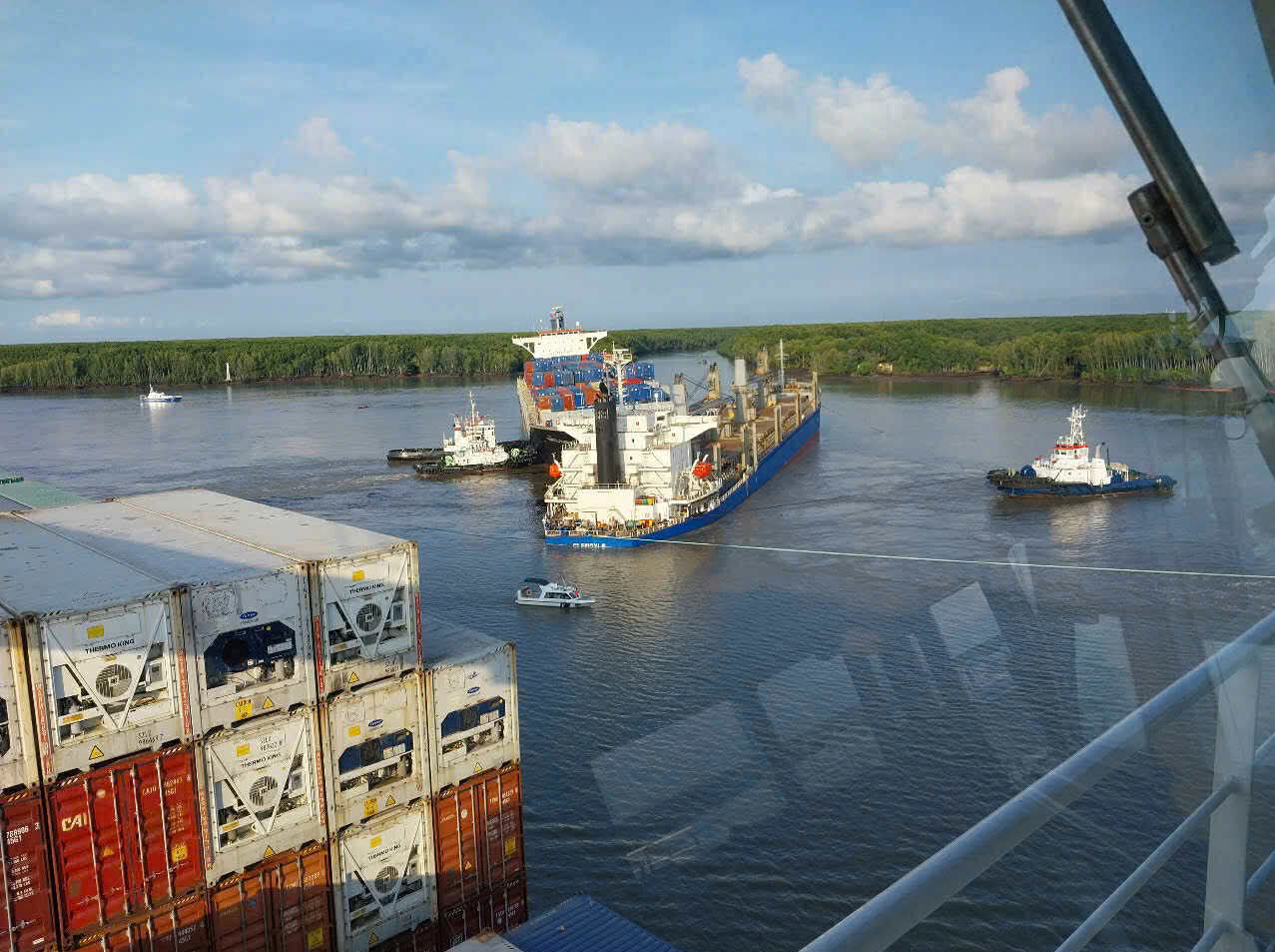Ho Chi Minh City to develop a specific plan to address the oil spill resulting from recent- Ảnh 1. Ho Chi Minh City to develop a specific plan to address the oil spill resulting from recent- Ảnh 1.